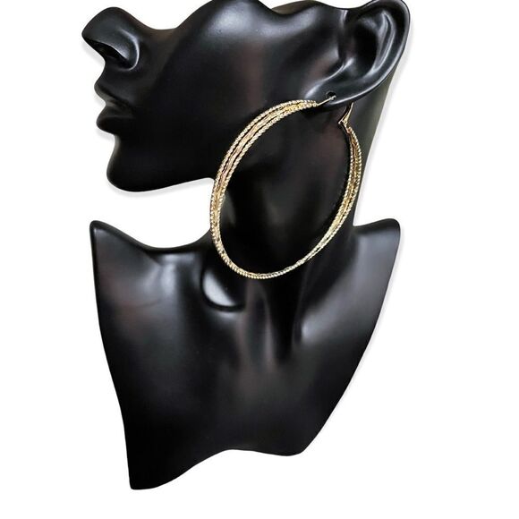 3/$25❗️Gold Tone Large Hoop Earrings - Picture 1 of 3